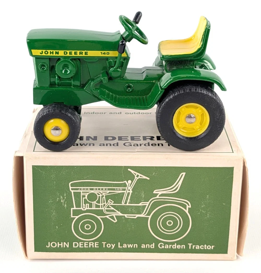 1/16 Ertl John Deere 140 Garden Tractor w/ Box (4-Legged Deer Green Steering Wheel)