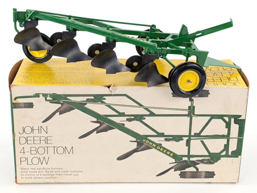 1/16 Ertl John Deere 4-Bottom Plow w/ Ice Cream box