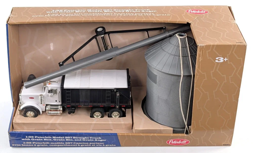 1/32 Ertl Peterbilt Model 367 Grain Truck w/ Grain Bin and Auger