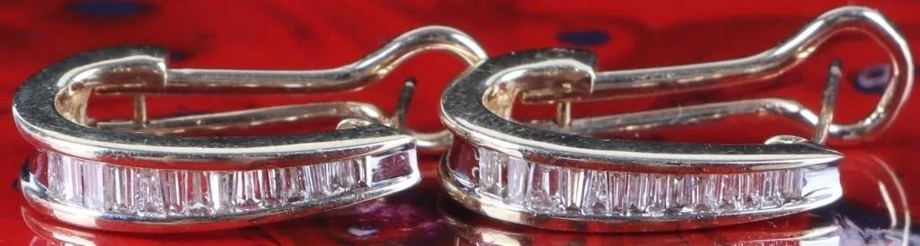 10K YELLOW GOLD LADIES EARRINGS W/ DIAMONDS