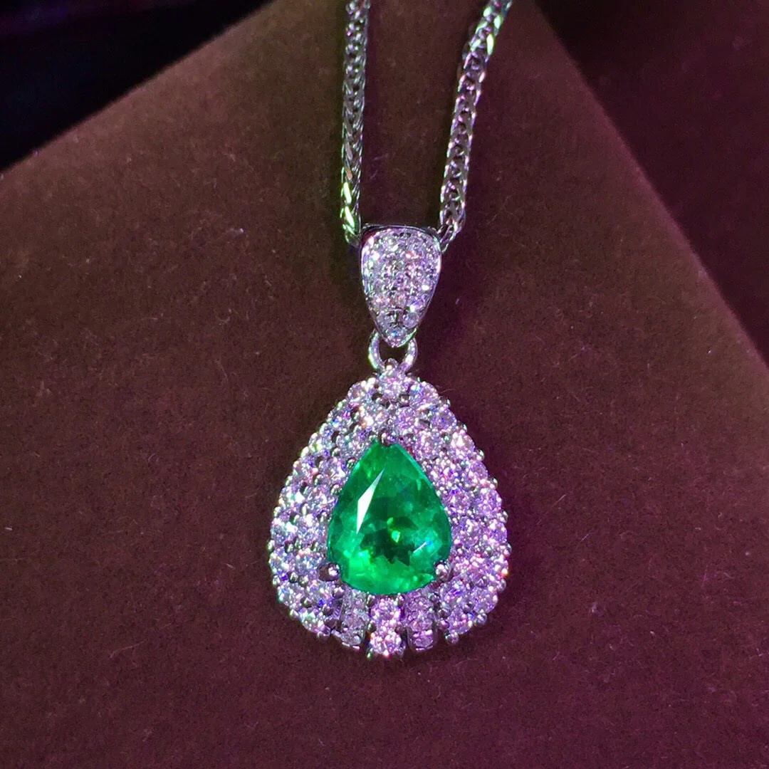 14K GOLD 0.8 CT VIVID GREEN NATURAL EMERALD & DIAMOND PENDANT