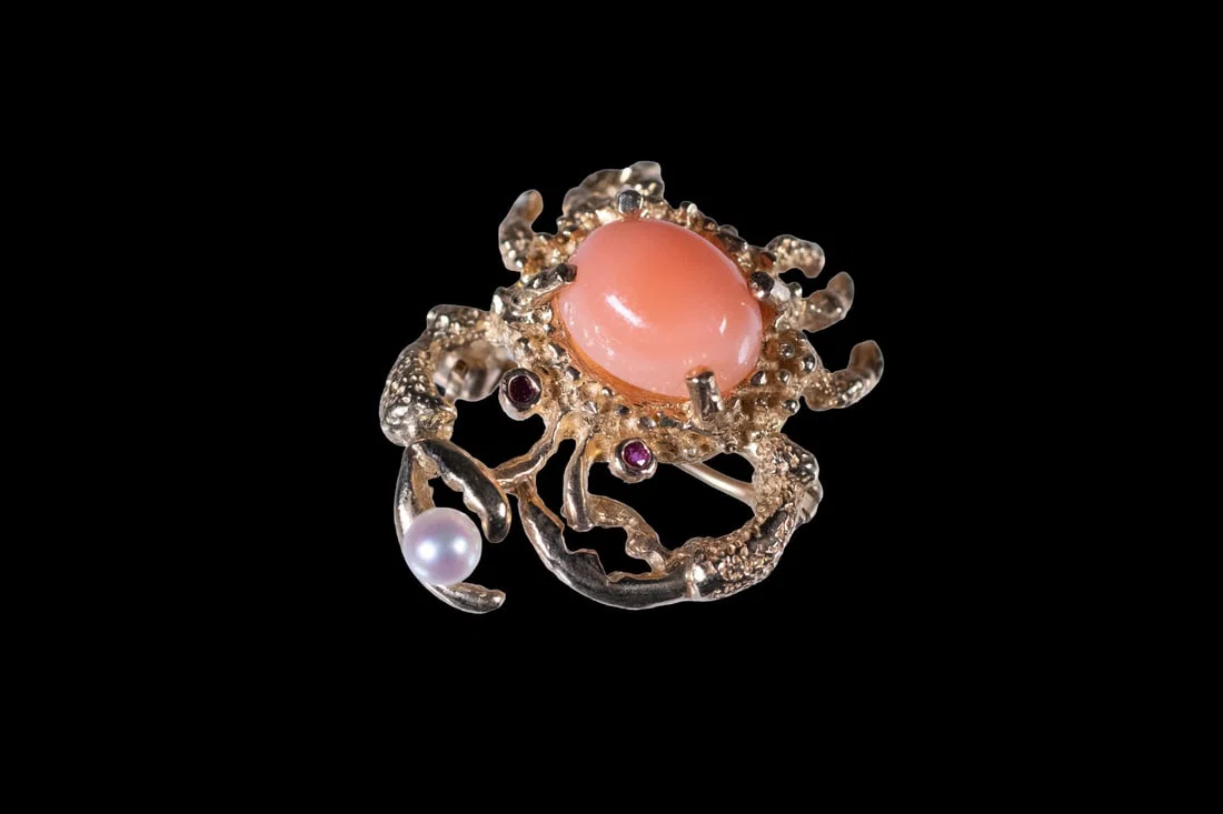 14K GOLD CORAL AND PEARL CRAB BROOCH