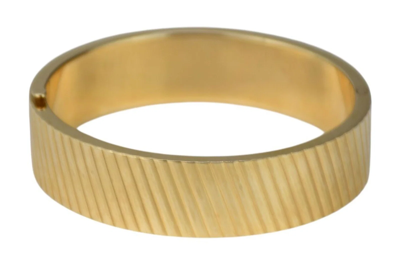 14K yellow Gold bangle Bracelet. reeded design 32 grams 6.5" inner circumference.