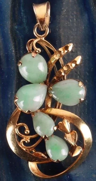 14K YELLOW GOLD GREEN JADE LADIES PENDANT
