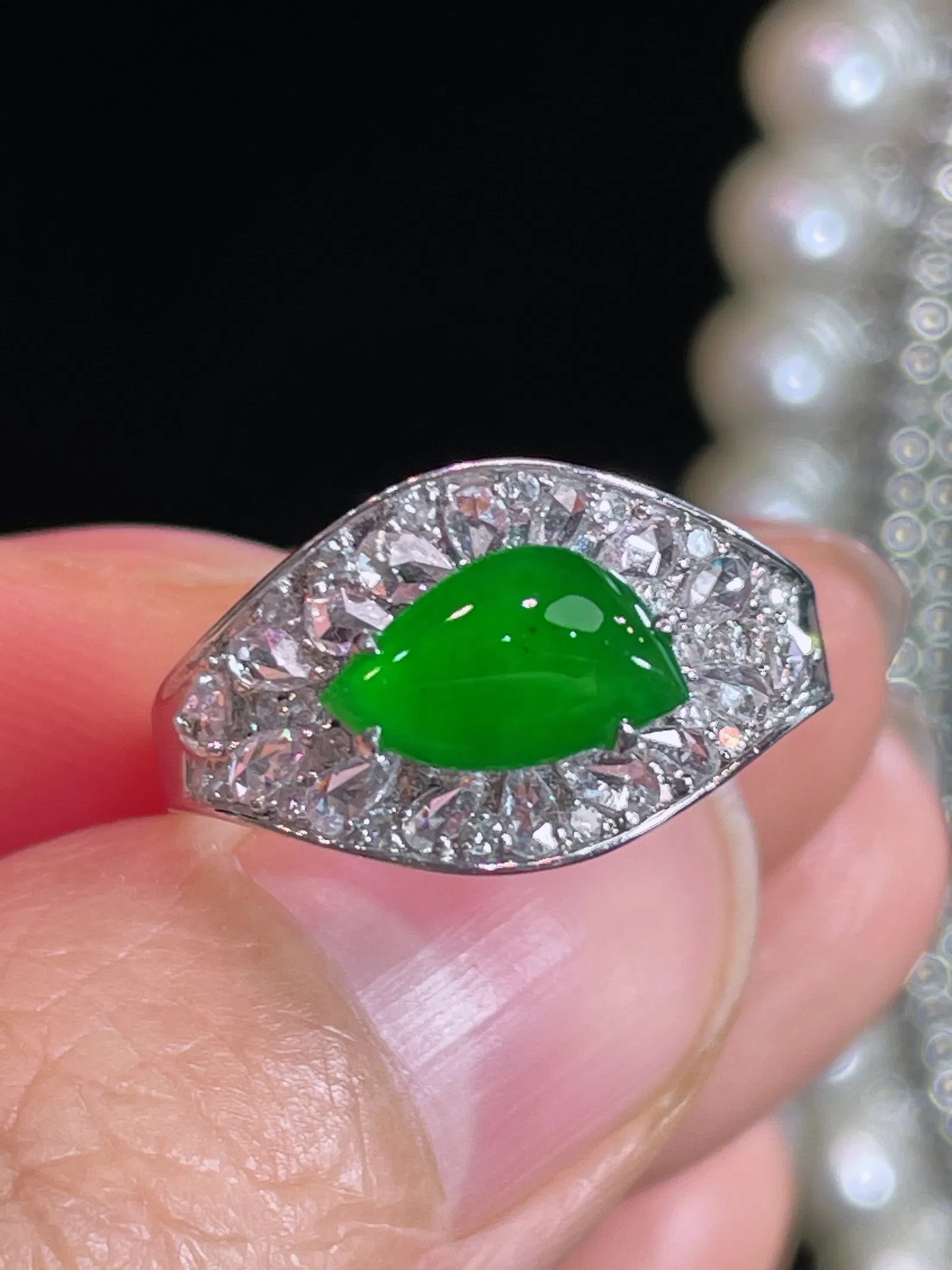 18k Gold Diamond Embedded Full Green Freeform Ring
