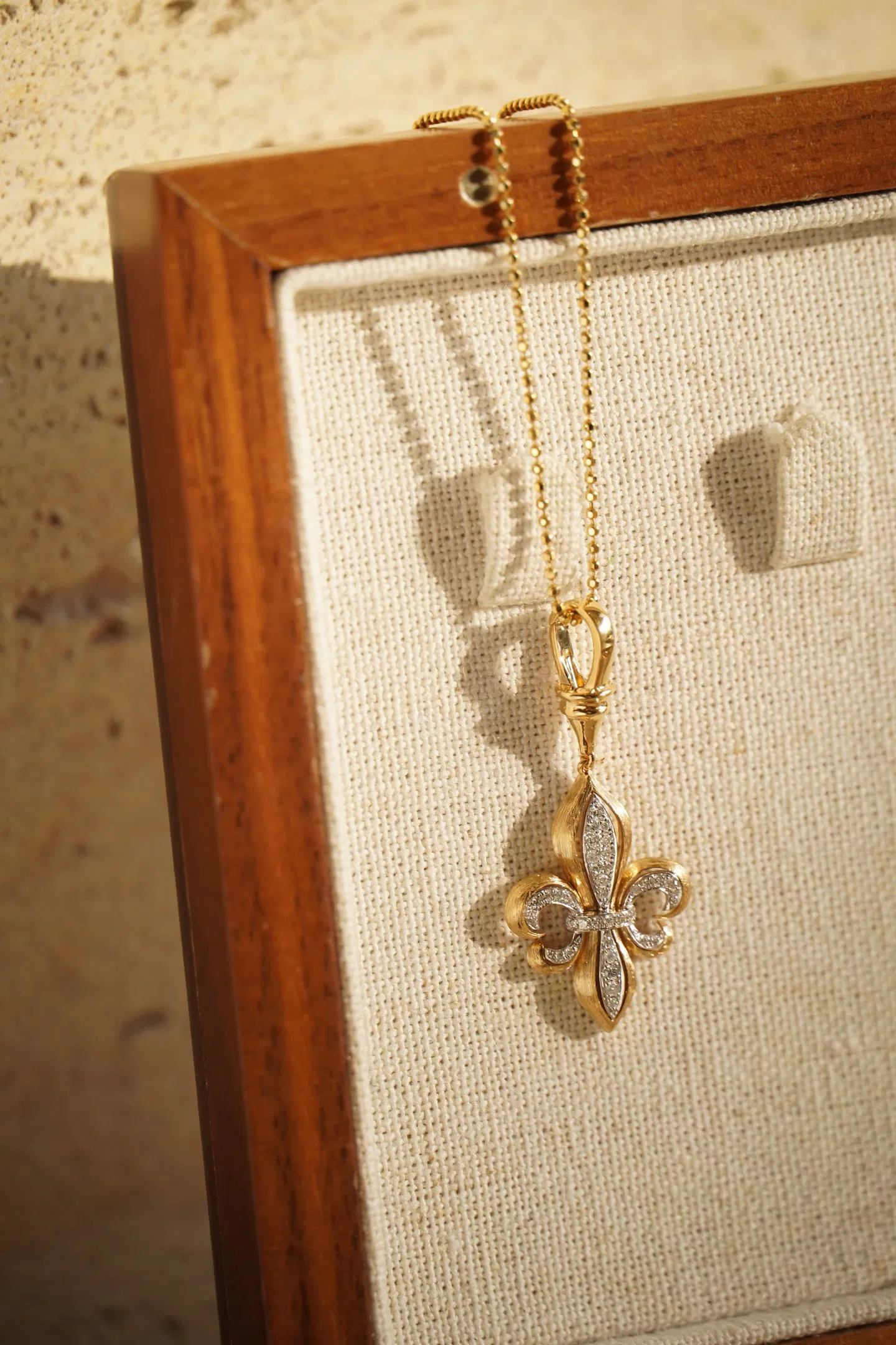 18K Gold Diamond Iris Flower Pendant