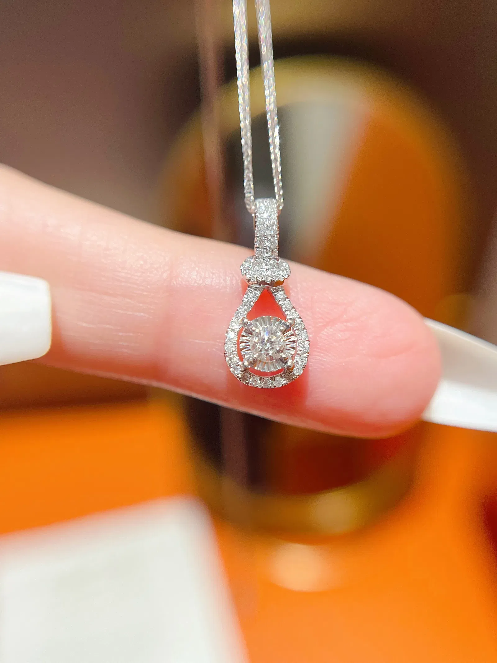 18K gold diamond pendant