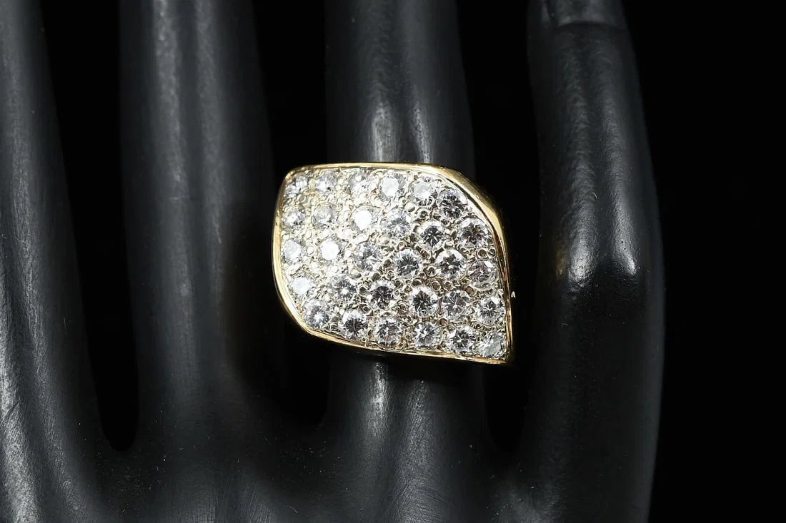 18K GOLD DIAMOND RING