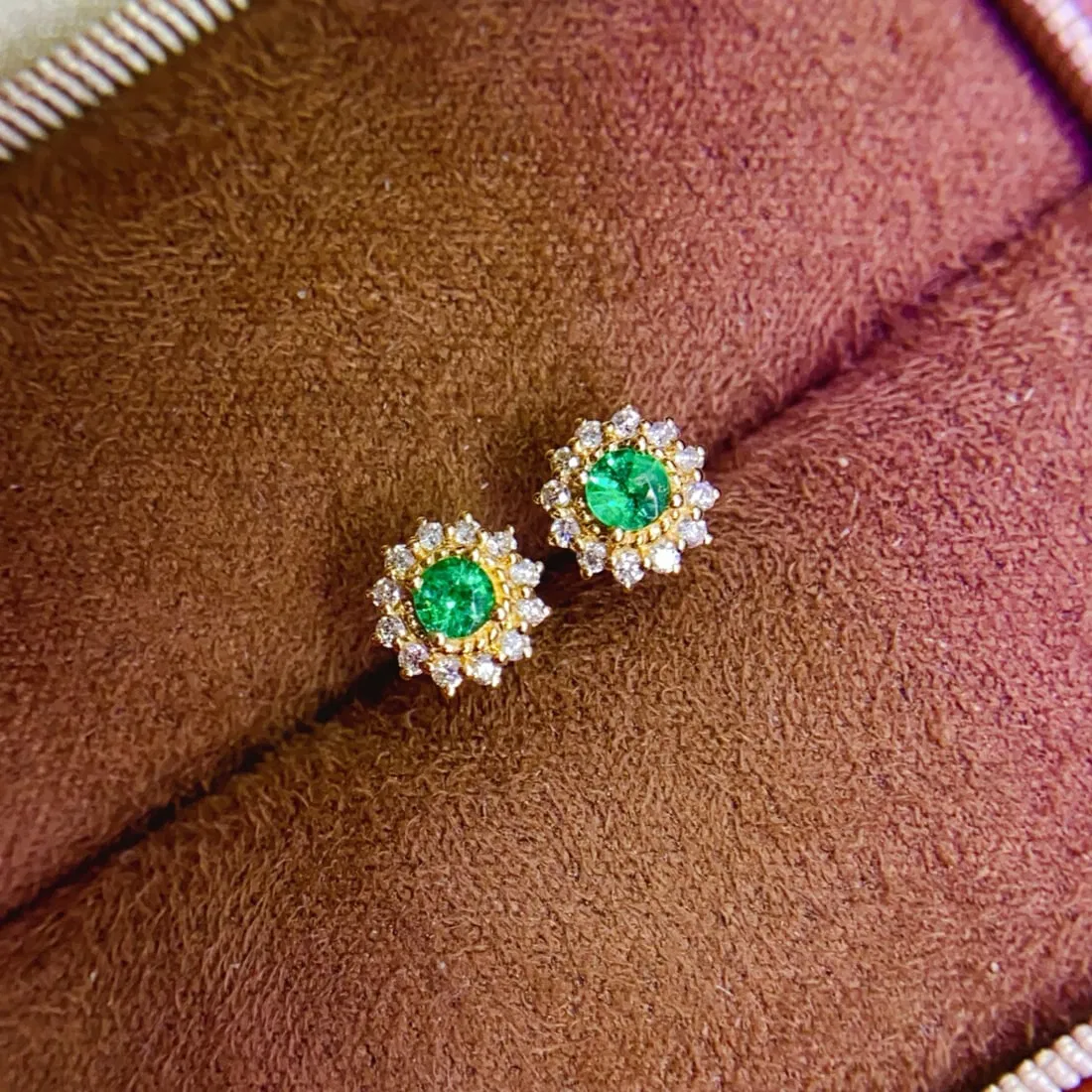 18K Gold Emerald Earrings