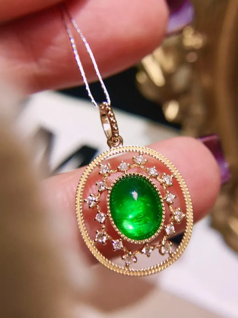 18K Gold Emerald Pendant