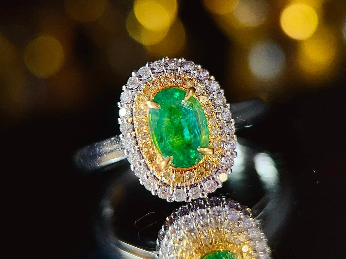 18K Gold Emerald Ring with 0.7ct Stone
