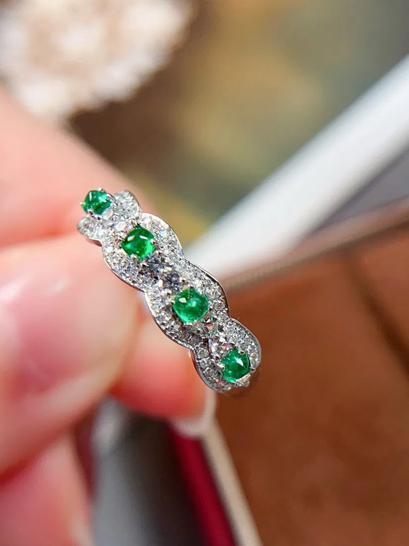18K gold emerald ring