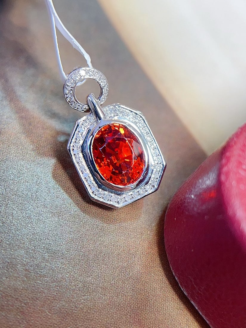 18K Gold Fanta Pendant