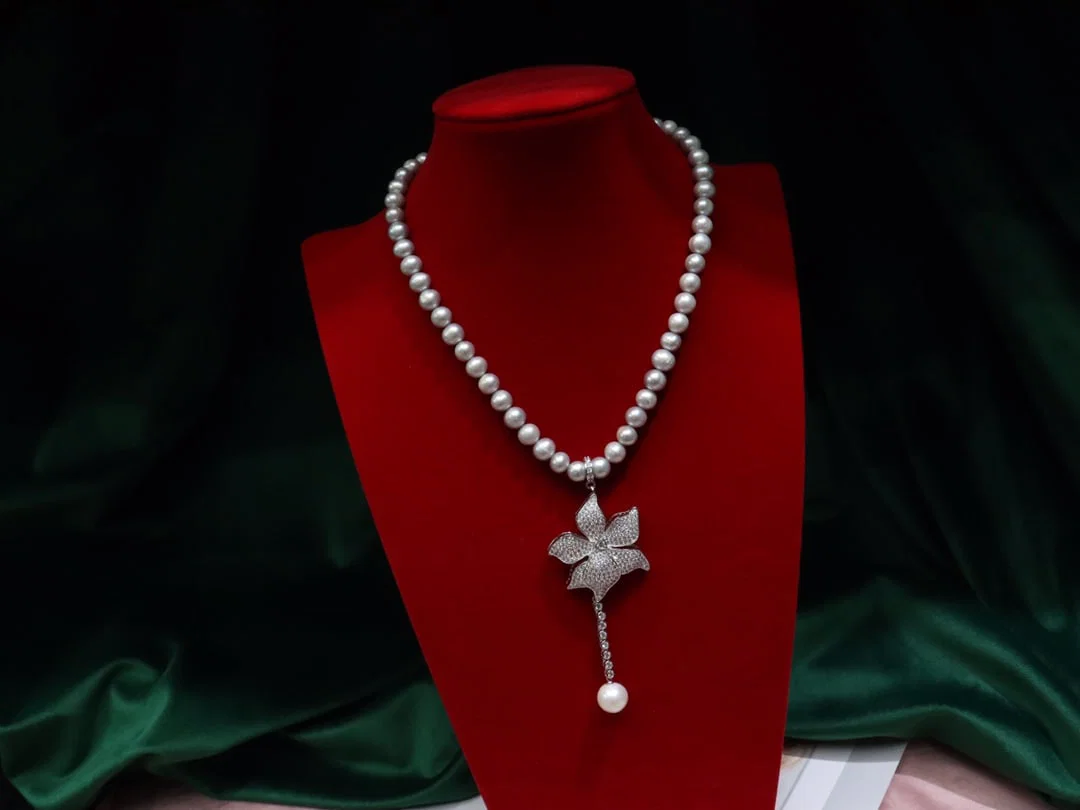 18K Gold Gray Pearl Necklace