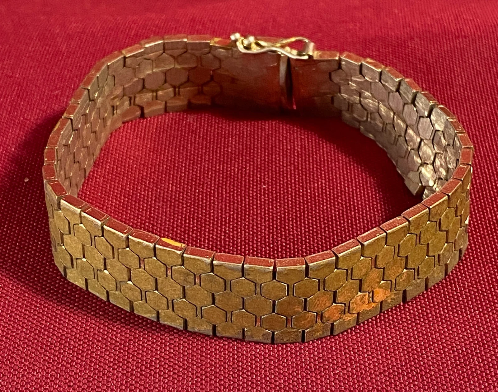 18K Gold Honeycomb Pattern Bracelet - 31.96 Grams - 7.5" Long - Marked