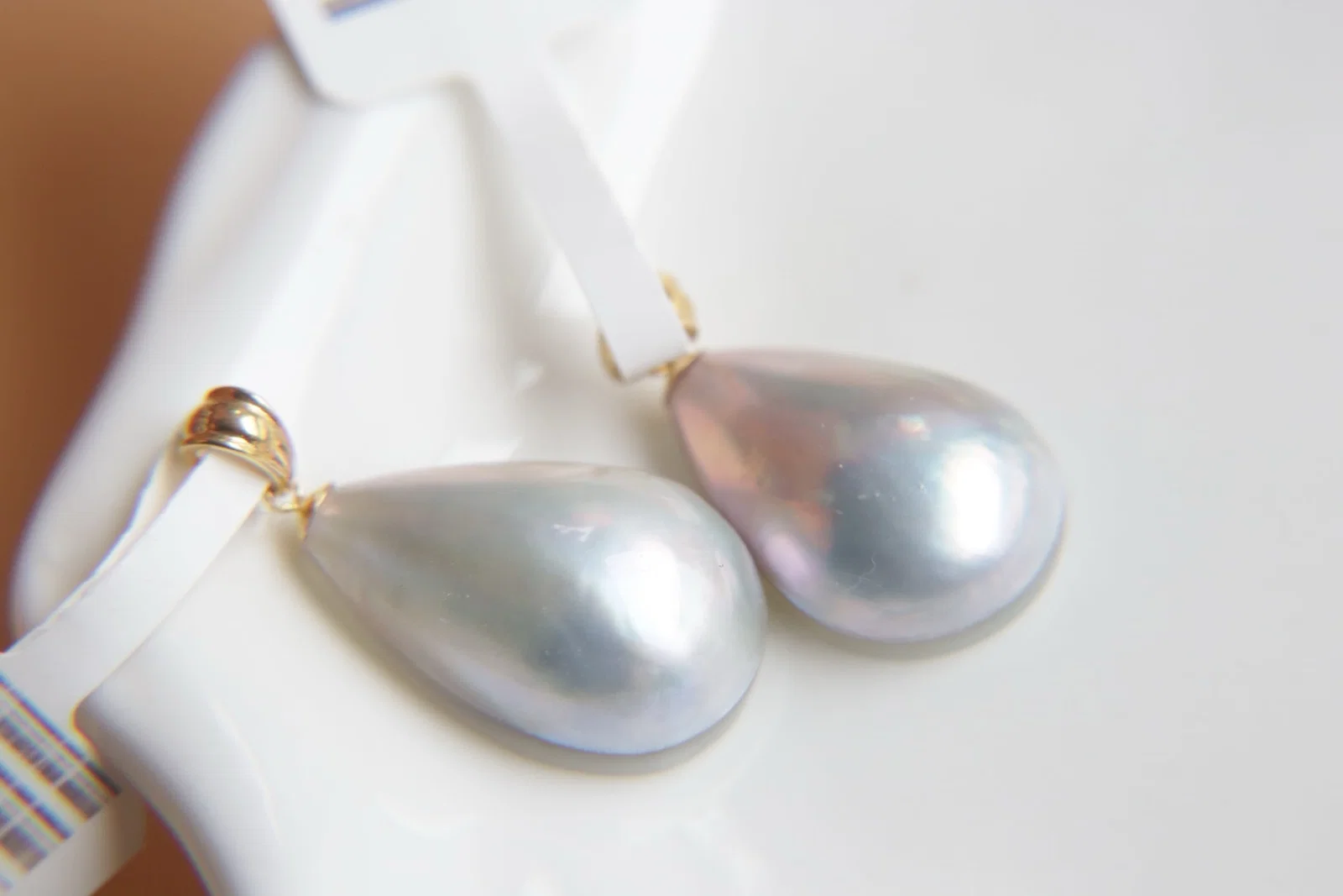 18K Gold Japanese Sea Water Mother-of-Pearl Pendant