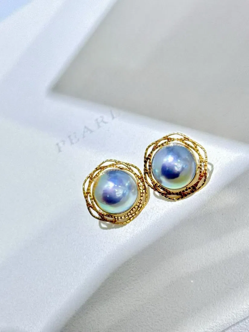 18K gold meticulously set with natural pearl earrings.