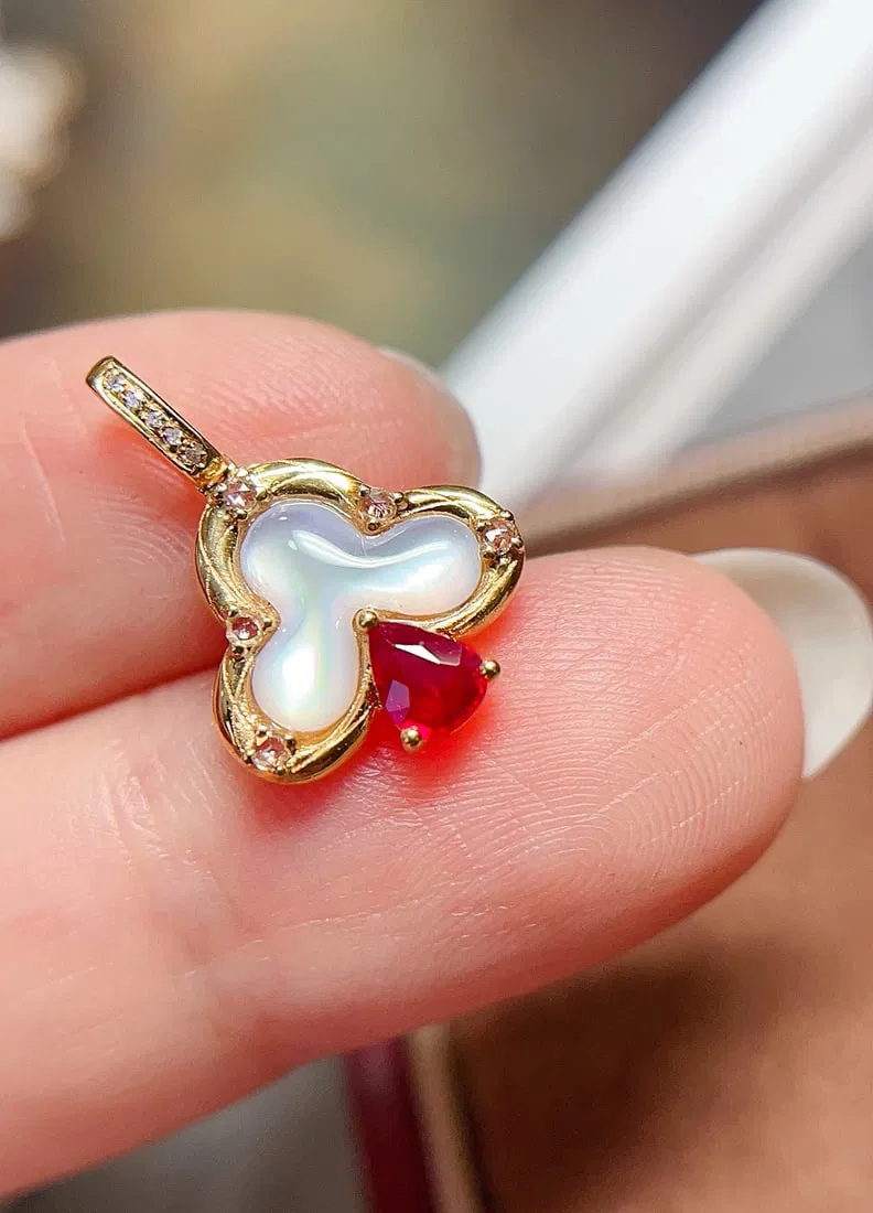 18K Gold Natural Ruby Pendant
