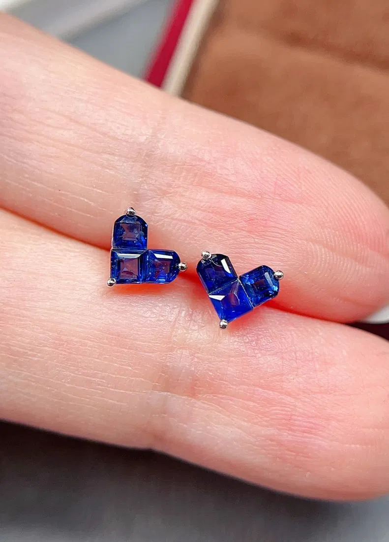 18K gold natural sapphire earrings