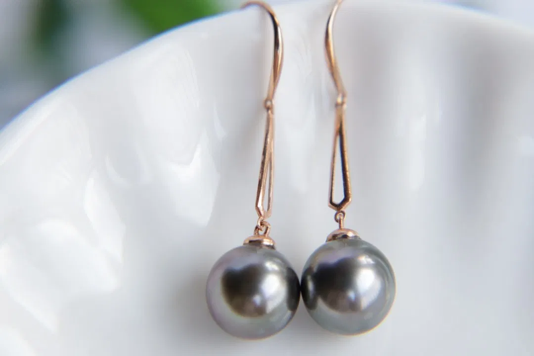 18K Gold Natural Tahitian Sea Pearl Earrings