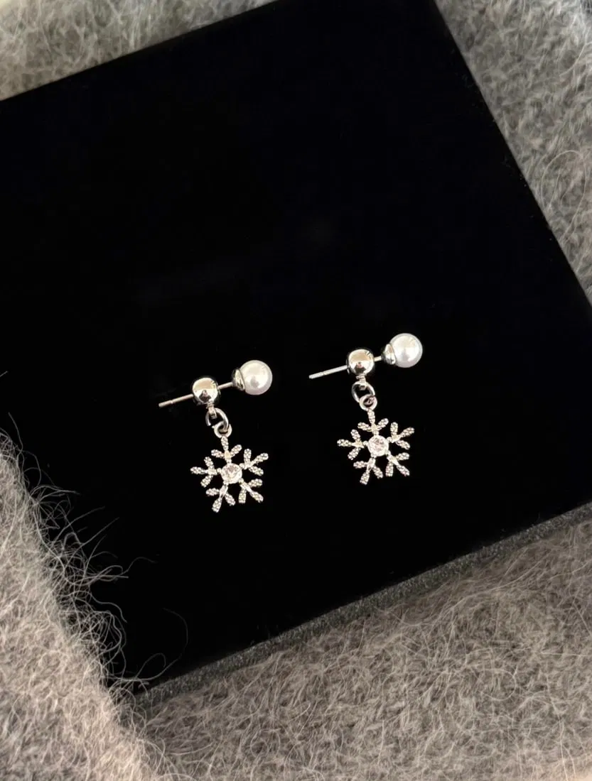 18K Gold Pearl Earrings