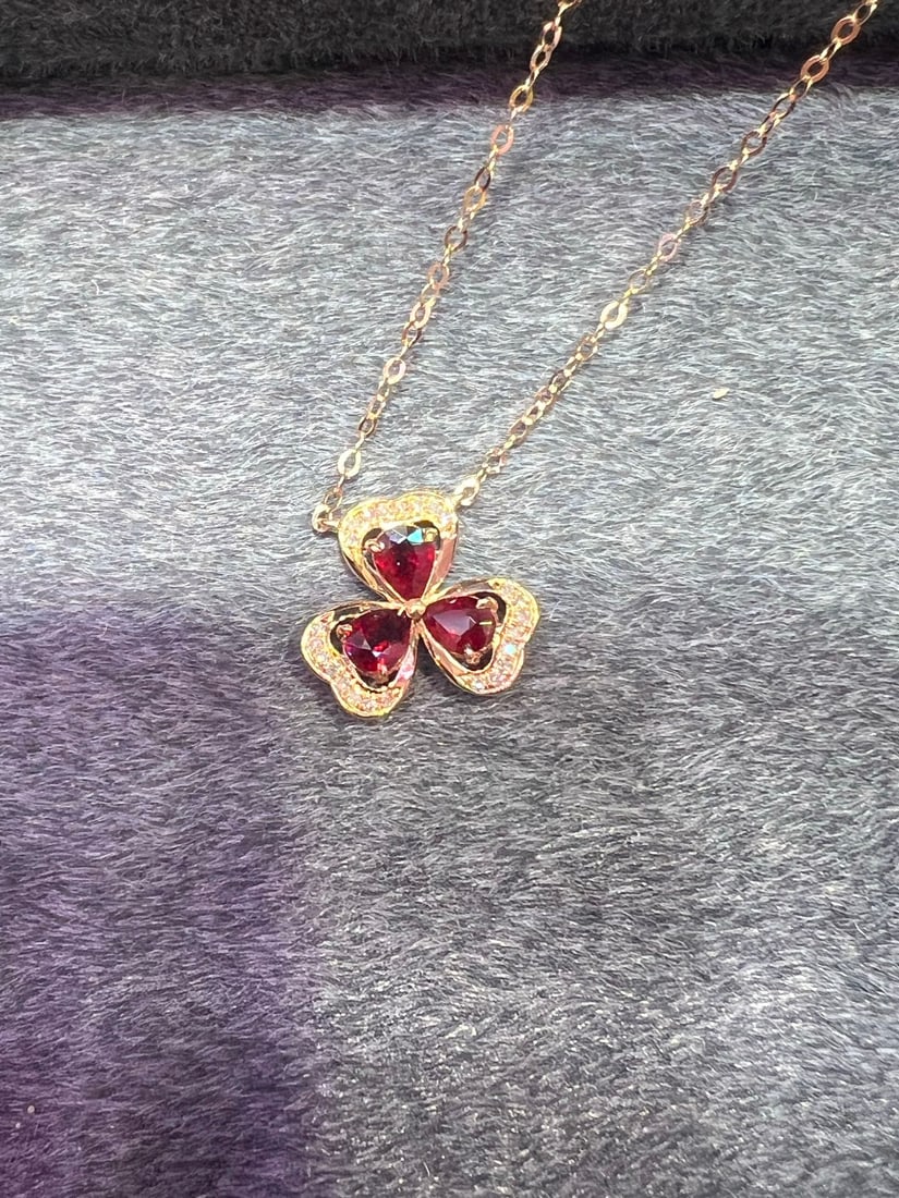 18k gold pendant set with rubies