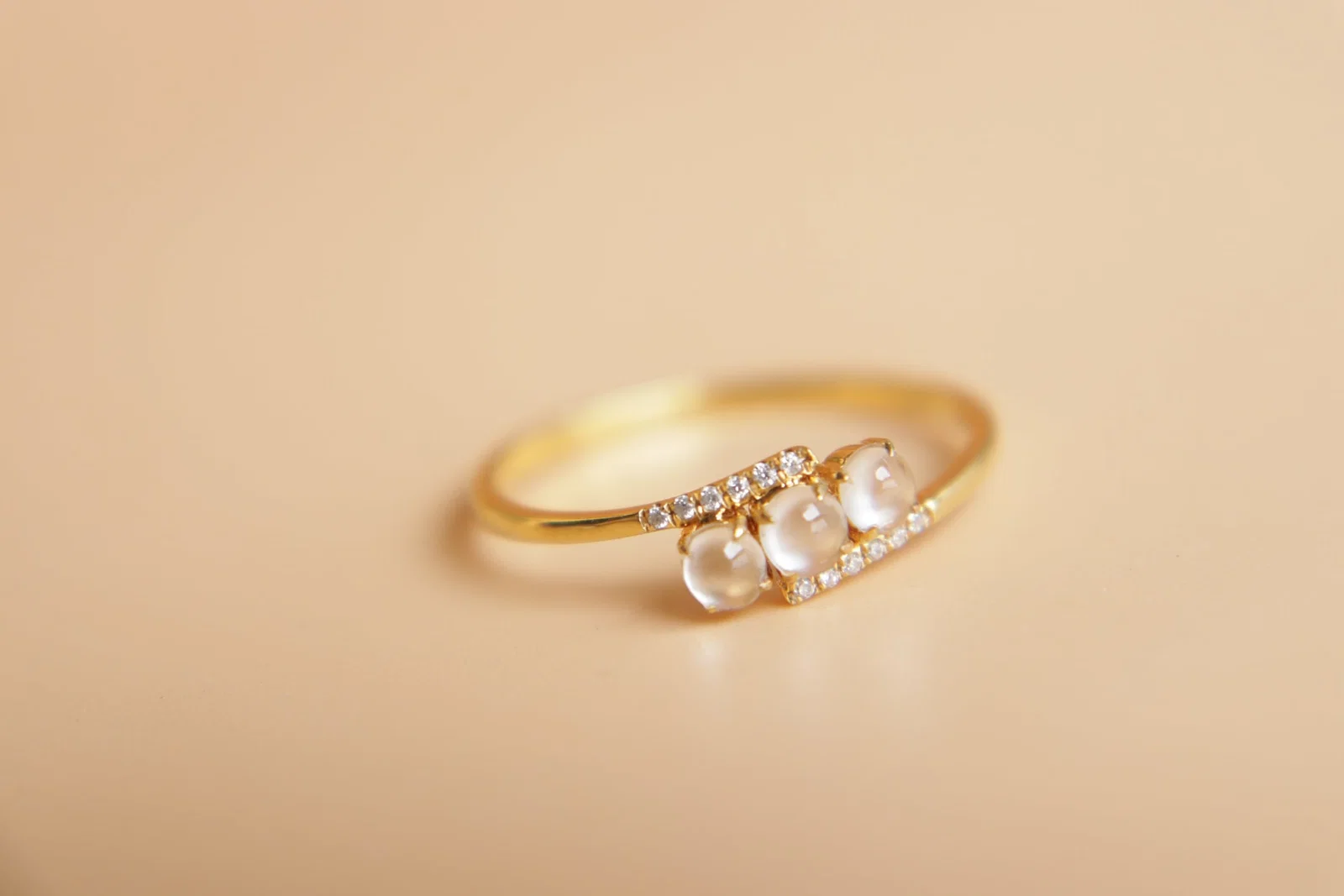 18K Gold Ring with Natural High Ice Jadeite and South African Diamonds