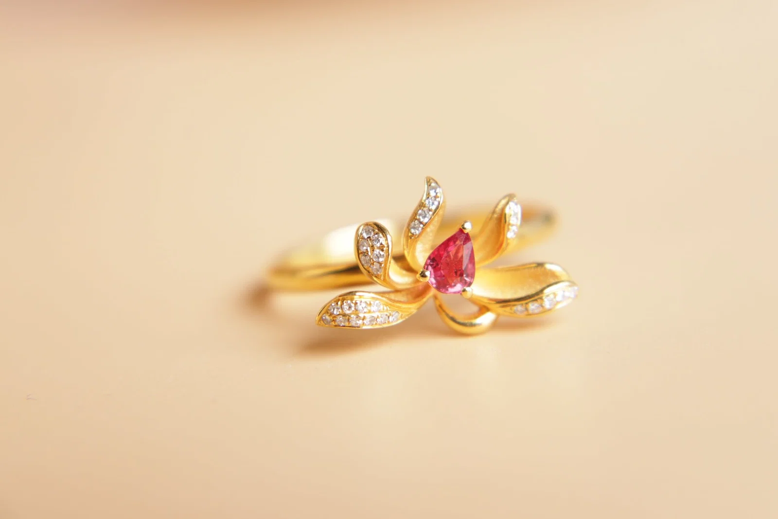 18K Gold Ring with Natural Ruby