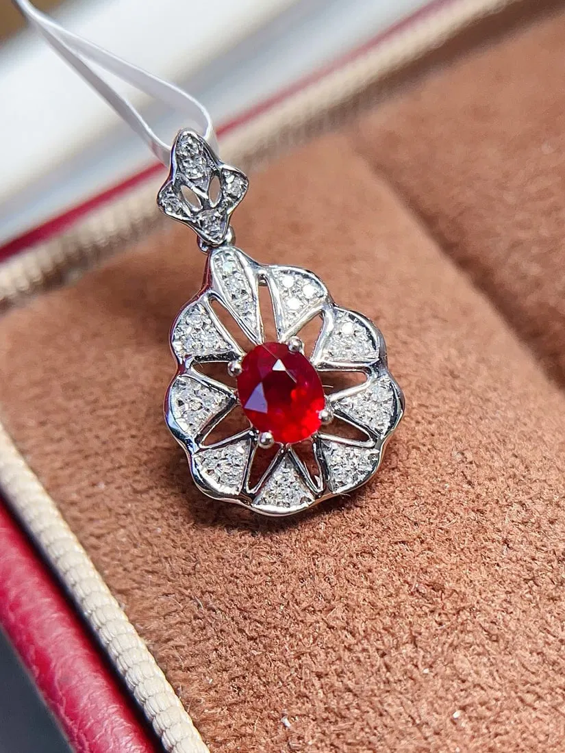 18K gold ruby pendant