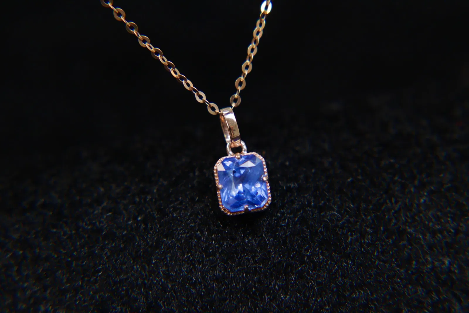 18K Gold Sapphire Pendant