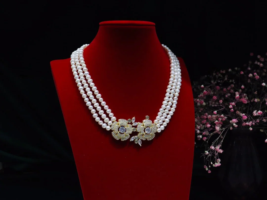 18K Gold White Pearl Necklace