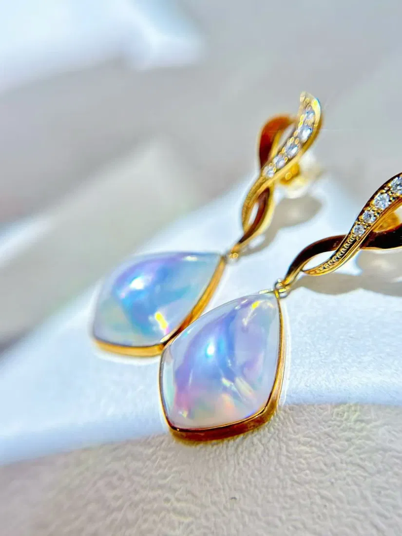 18K white gold horse-eye diamond earrings