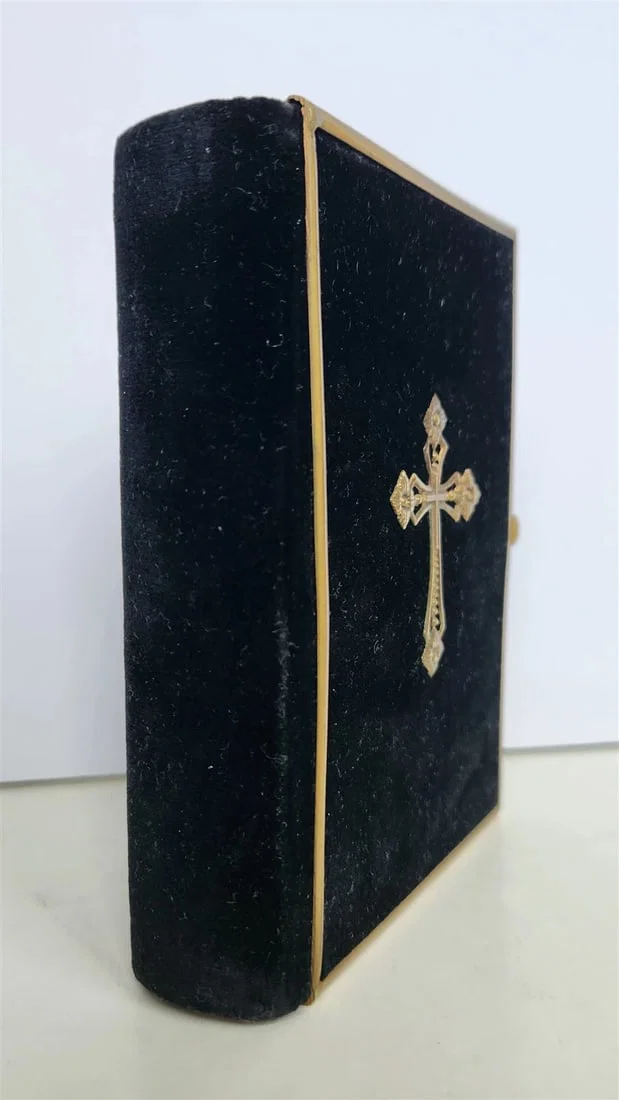1902 GERMAN HYMNAL SONG BOOK VELVET BINDING w/ BRASS EDGES & CROSS antique
