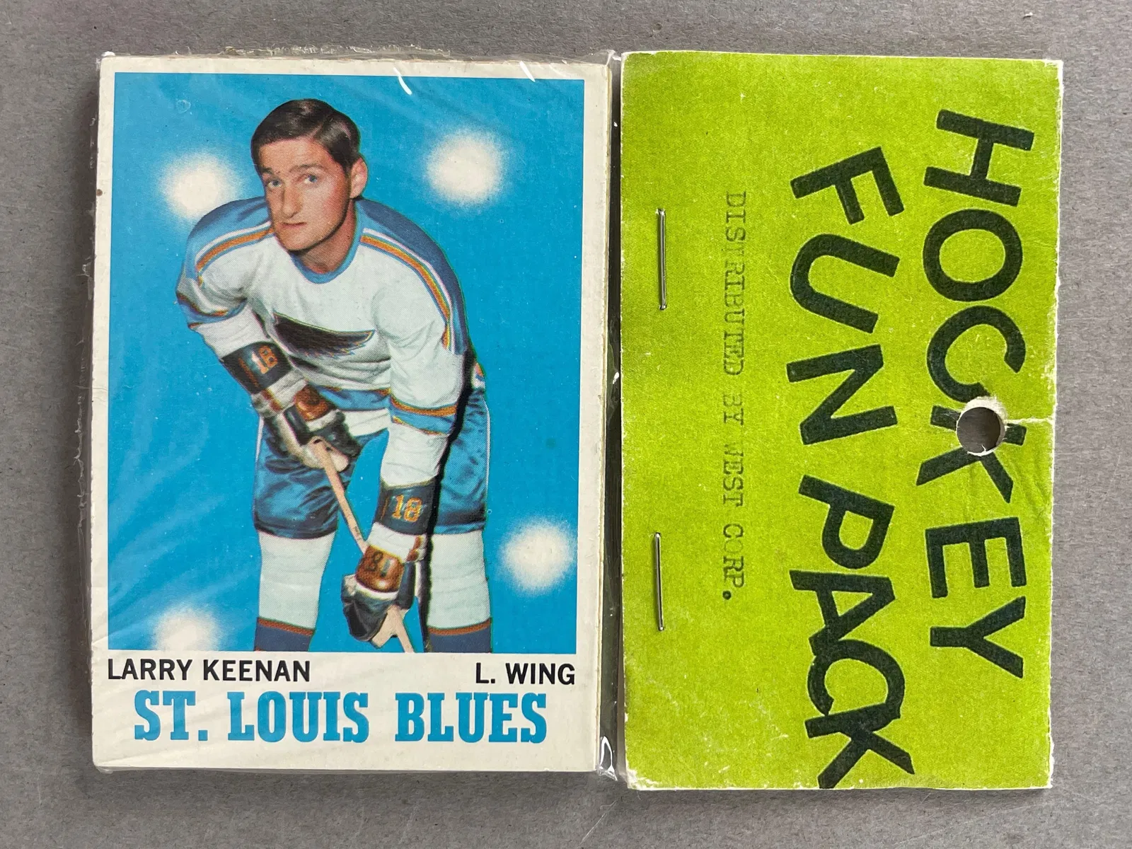 1970 - 71 Topps Hockey West Corps Cello Fun Pack