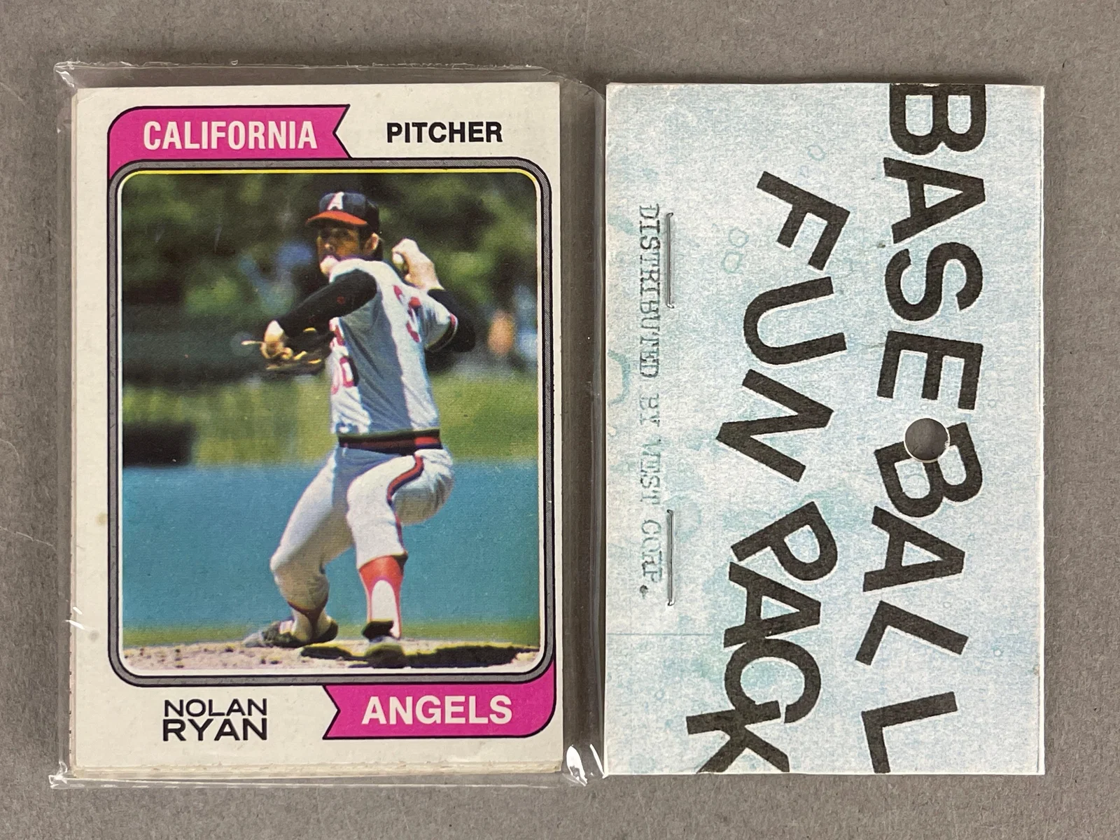 1974 Topps Baseball West Corps Cello Fun Pack with Nolan Ryan on Top