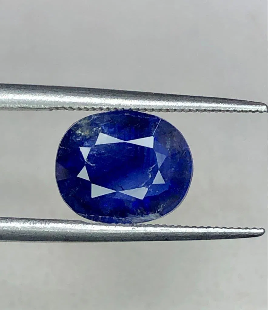 2.90 CARATS DEEP BLUE SAPPHIRE - 9.5X8X4 mm