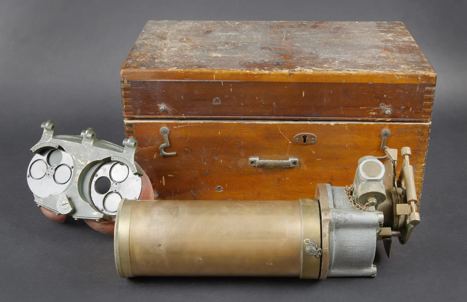 7 x 50 monocular gunsight britannique. British 7 × 50 monocular gunsight.