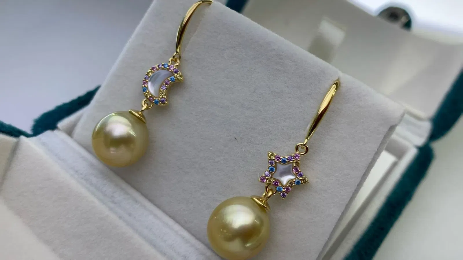 925 silver earrings with inlaid sea water golden pearls