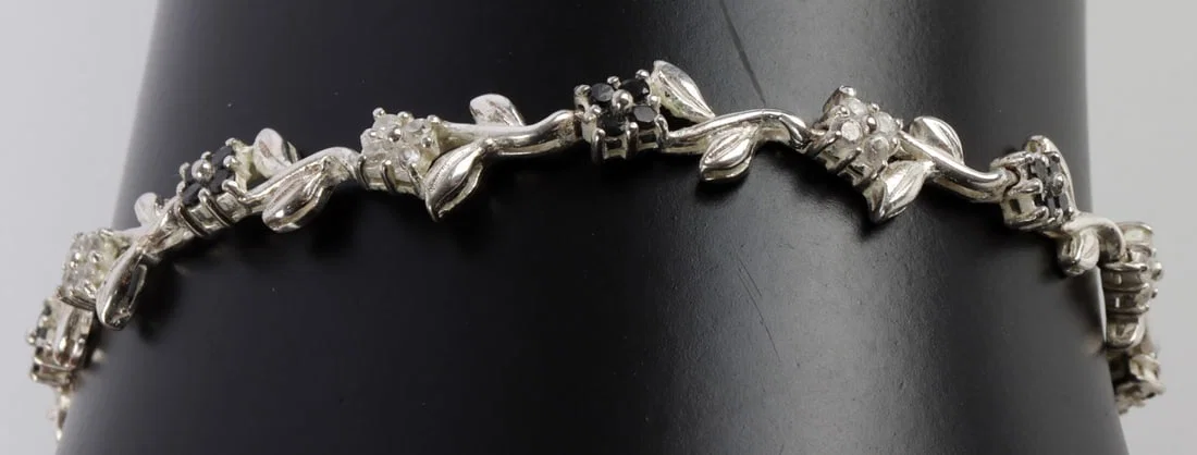 925 STERLING SILVER FLOWER LINK BRACELET.