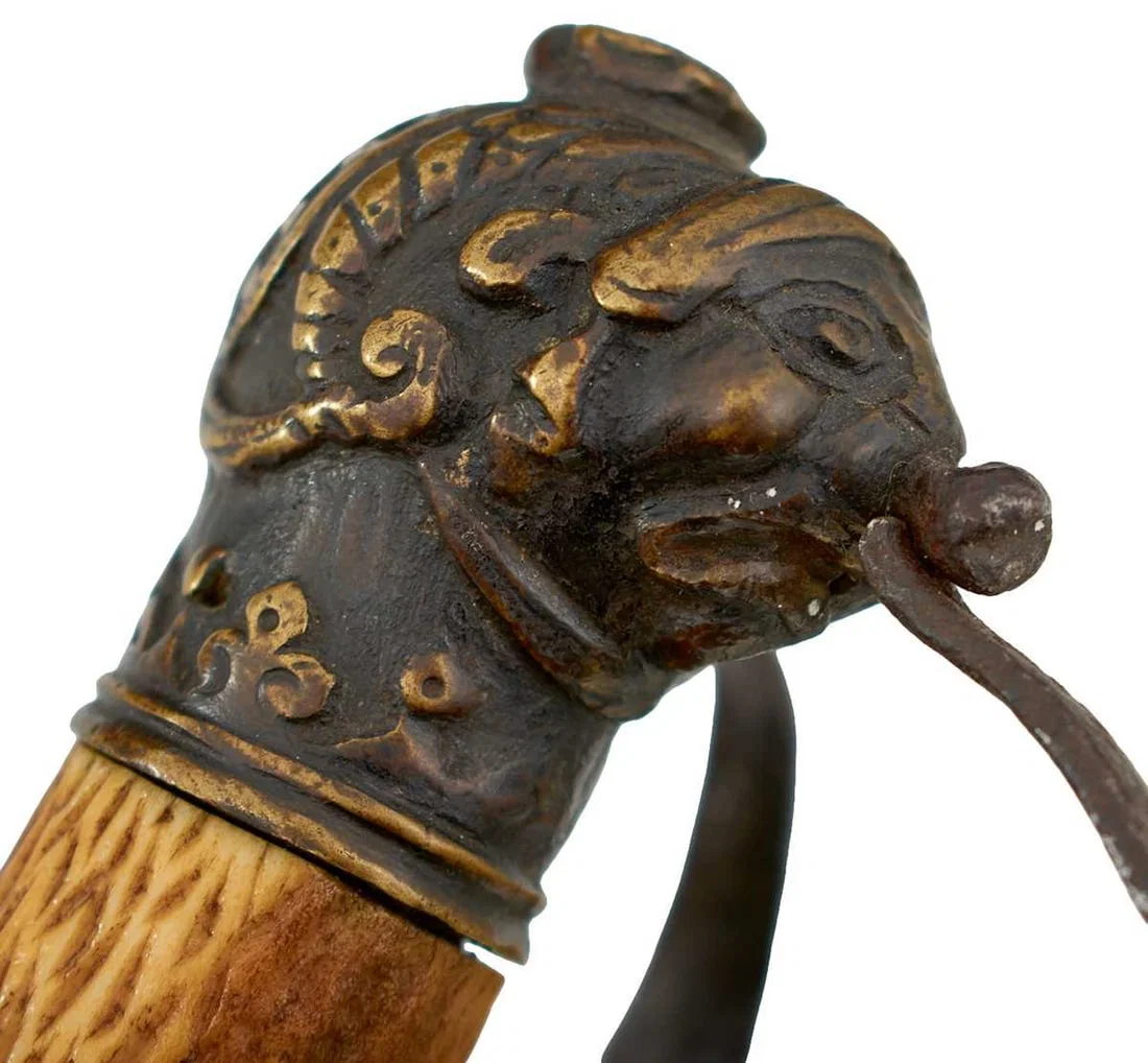 A 17TH CENTURY ENGLISH CIVIL WAR PERIOD PROTO-MORTUARY HILTED SWORD OR SABRE,