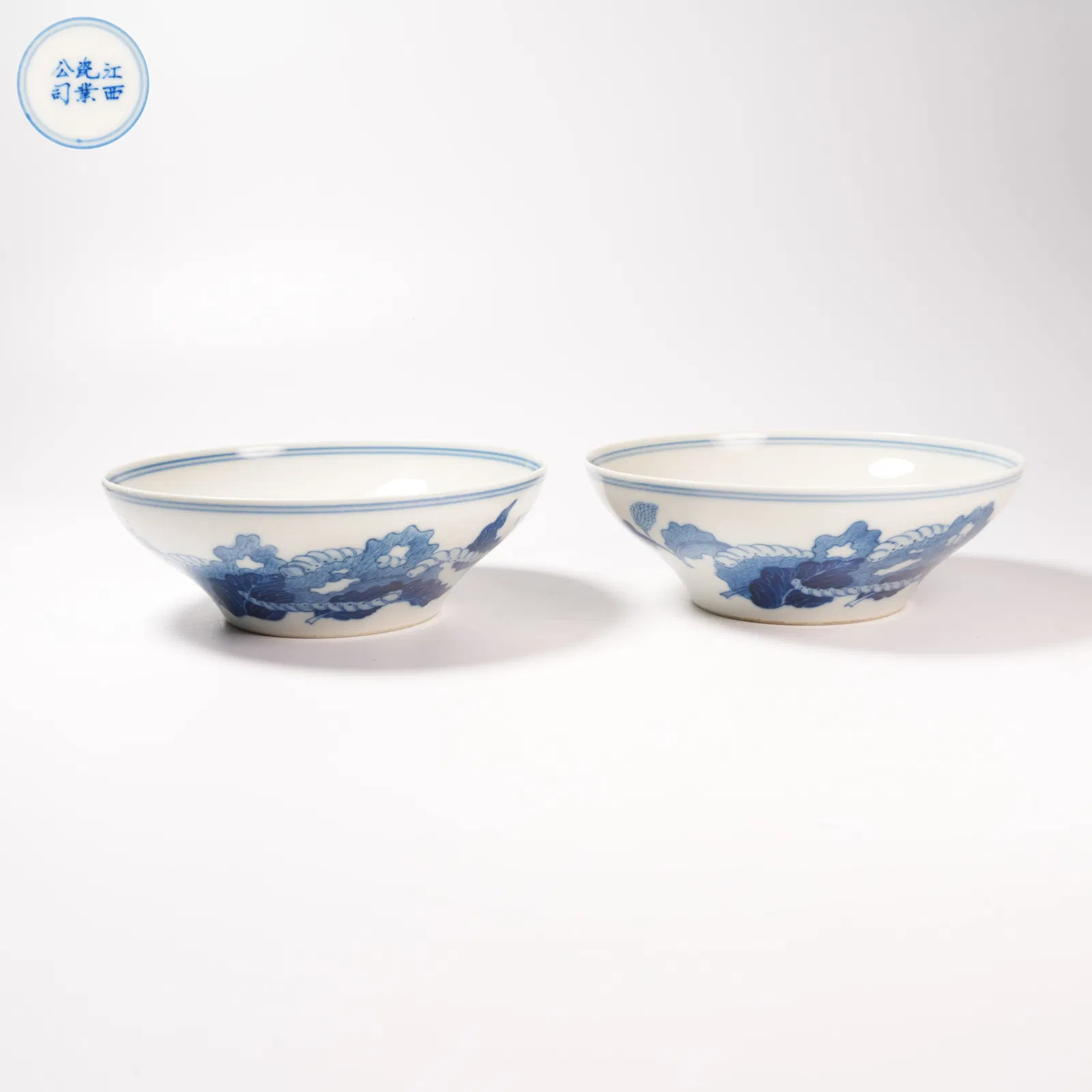 A A SET OF BLUE-AND-WHITE CICADA BOWLS