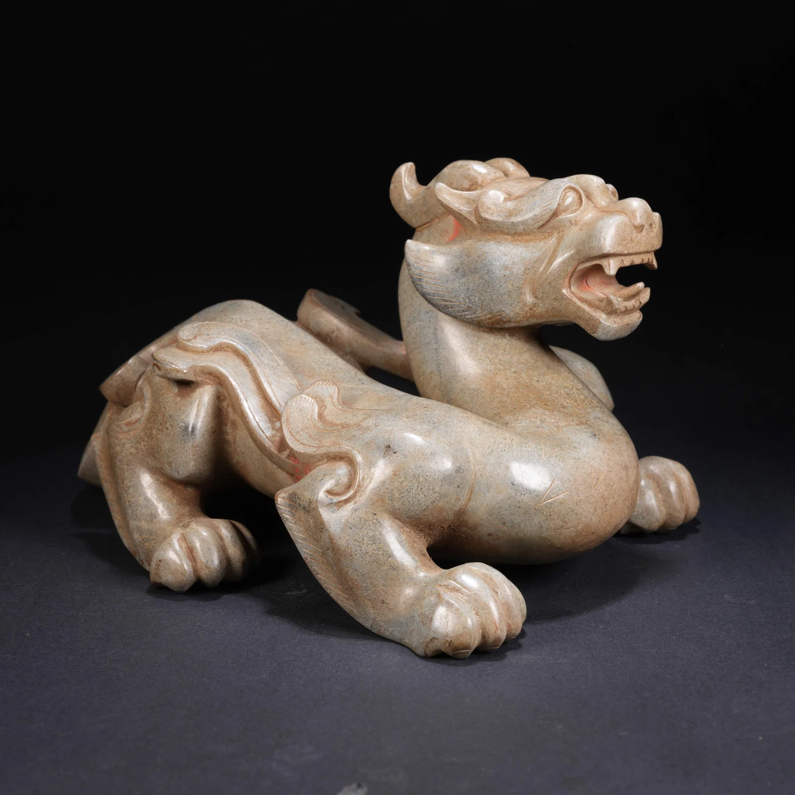 A ANCIENT JADE AUSPICIOUS BEAST FIGURINE