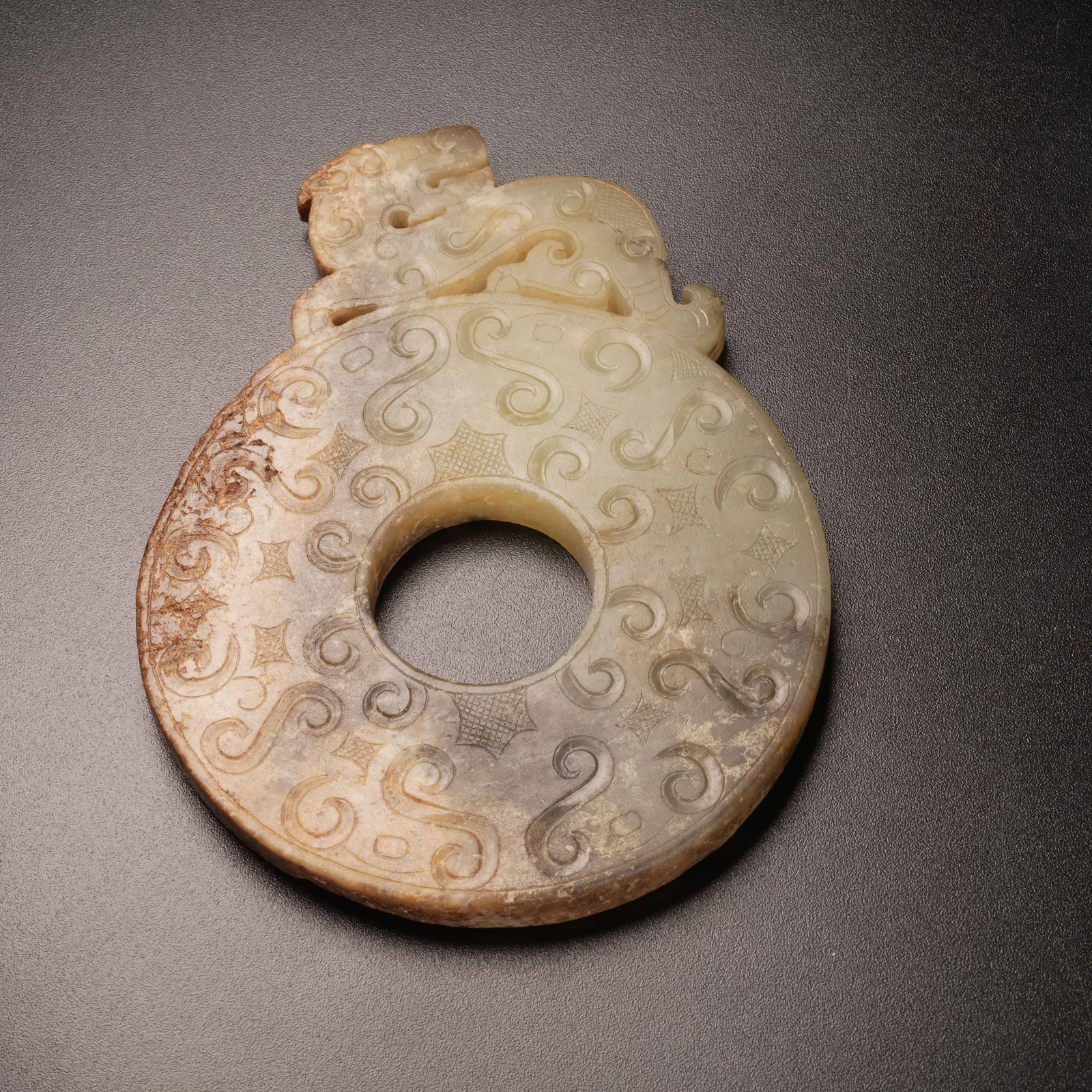 A ANCIENT JADE BEAST-PATTERNED BI DISC WITH RAISED RIM