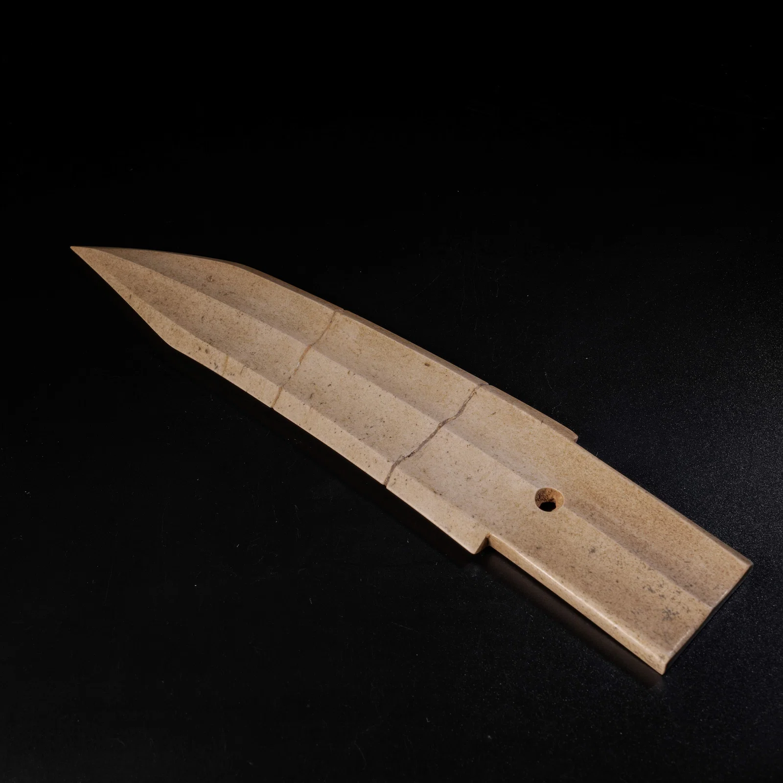 A ANCIENT JADE GE (DAGGER-AXE)