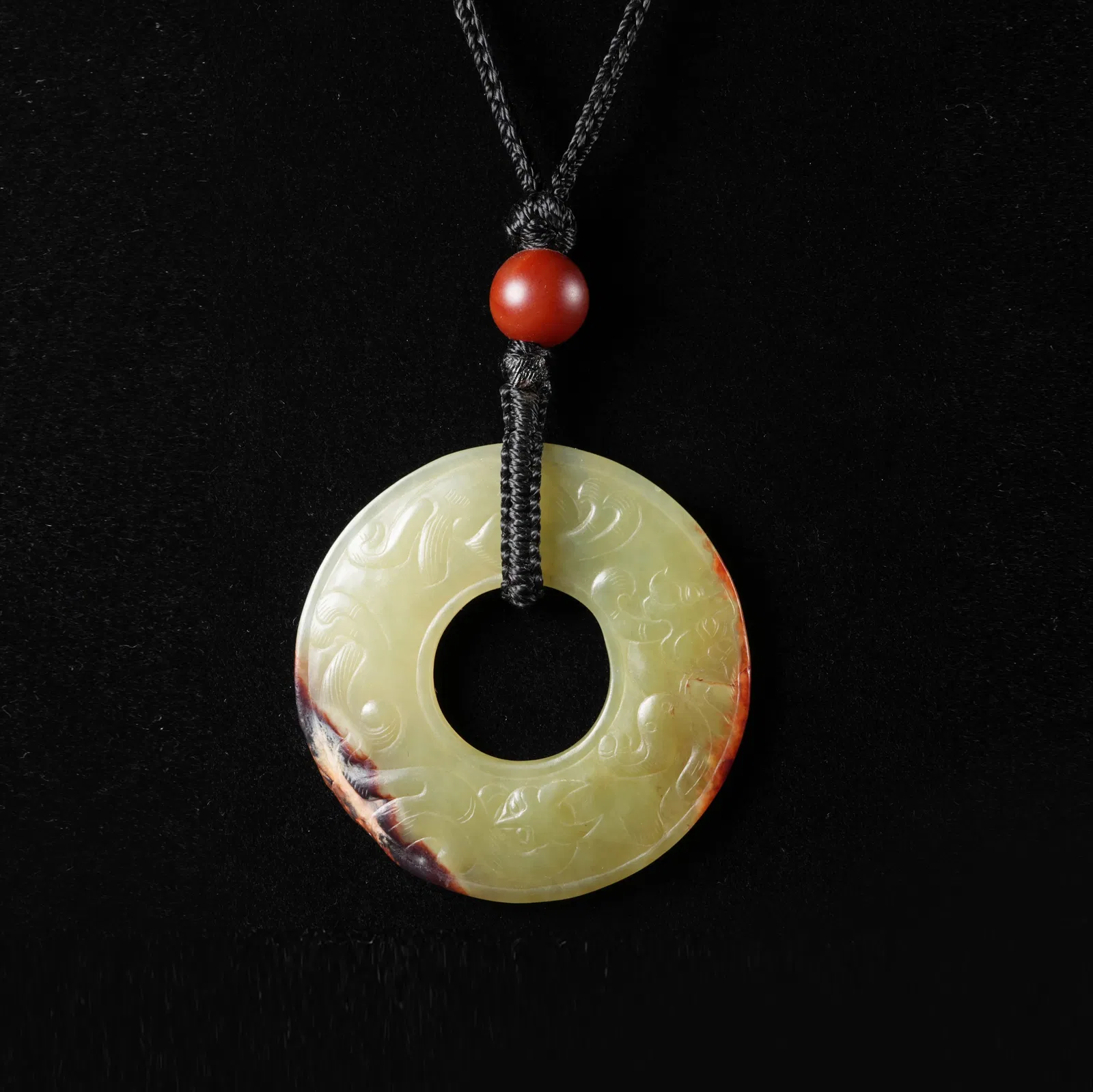 A ANCIENT JADE RING WITH CHI DRAGON MOTIF