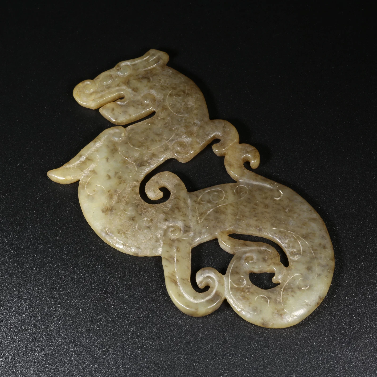 A ANCIENT JADE S-DRAGON PENDANT