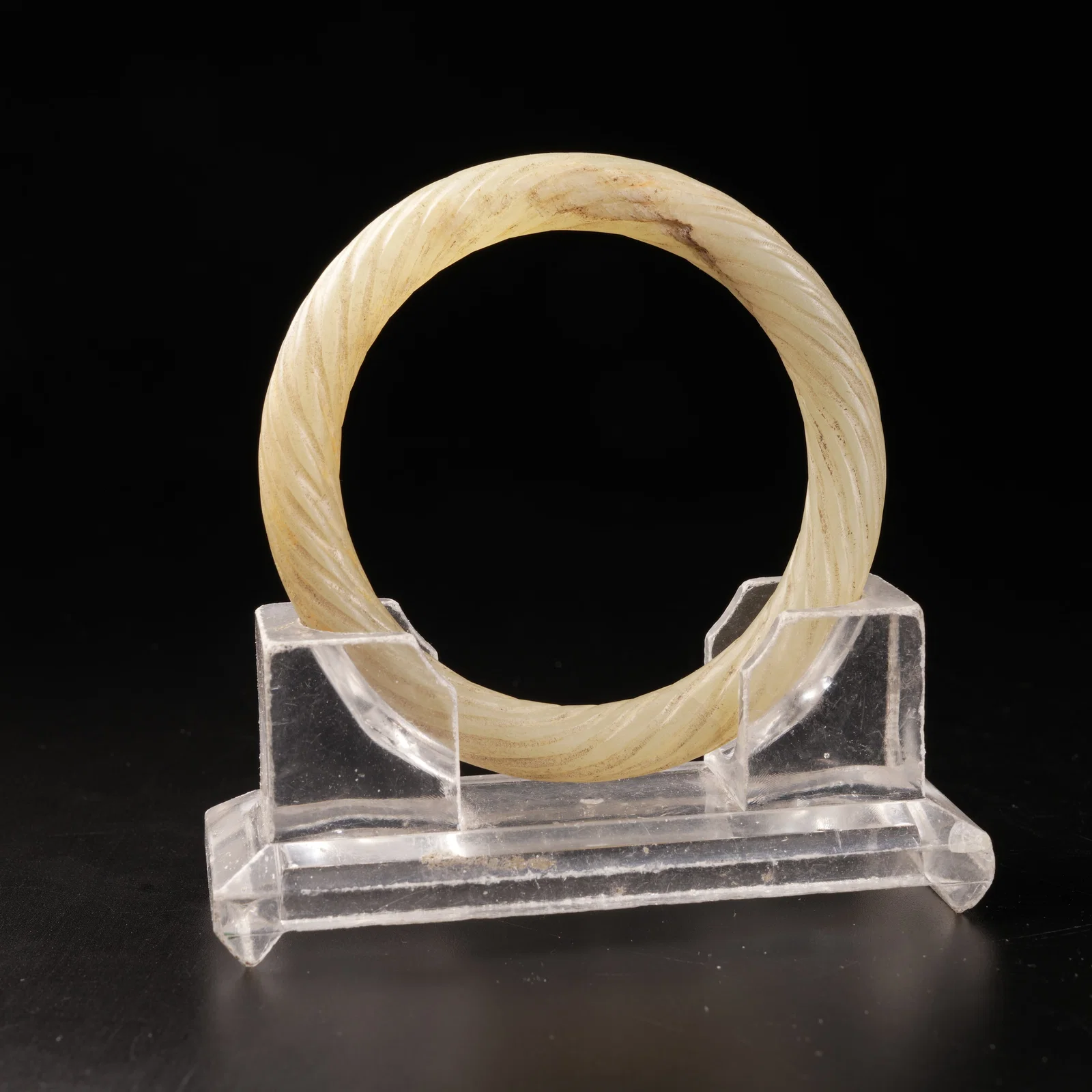 A ANCIENT JADE TWISTED-WIRE RING