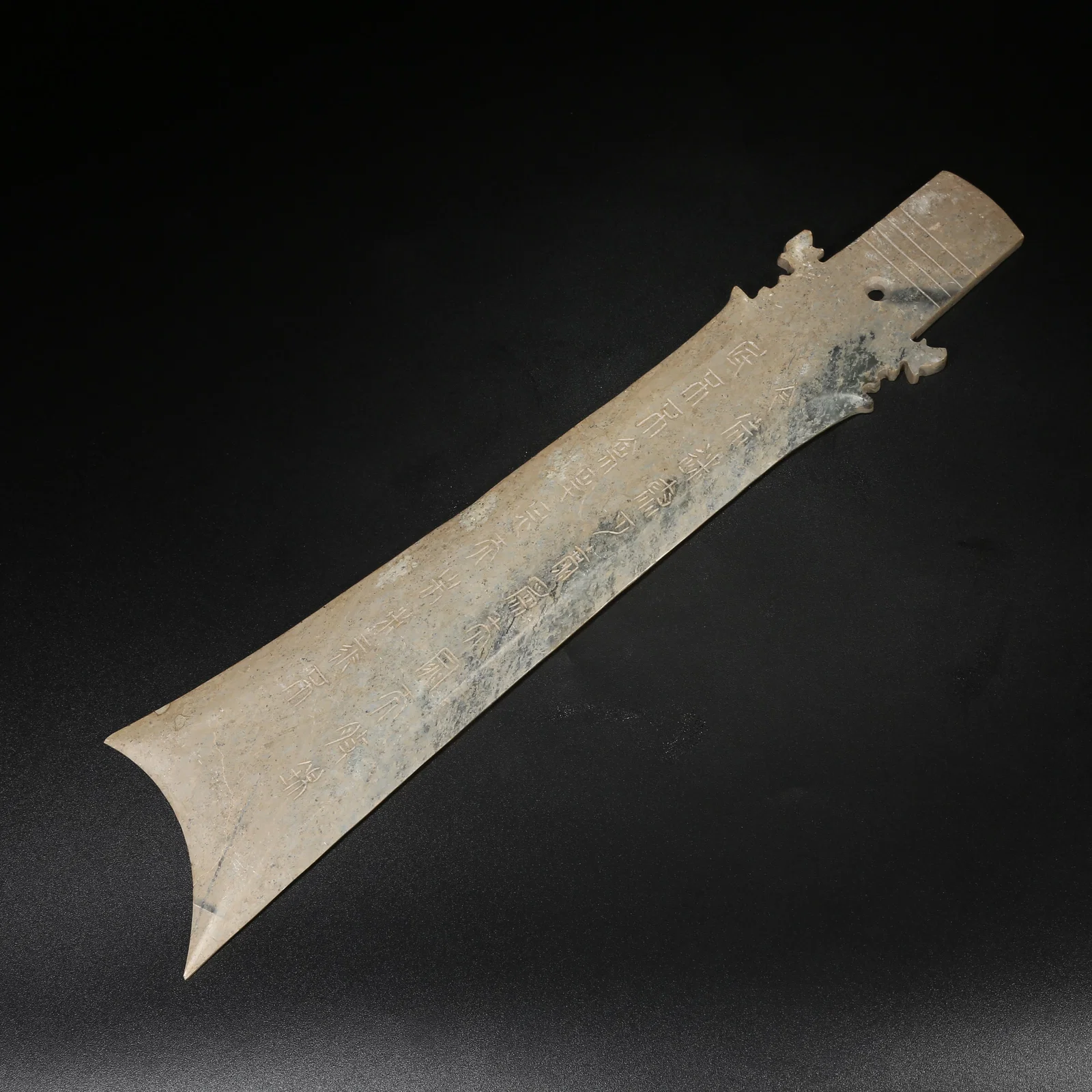 A ANTIQUE JADE CEREMONIAL SCEPTER (YAZHANG)