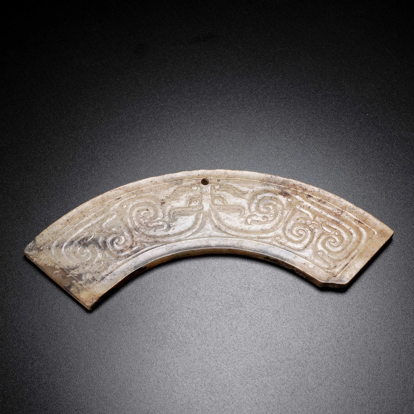 A ARCHAIC JADE ANIMAL MASK–PATTERN HUANG