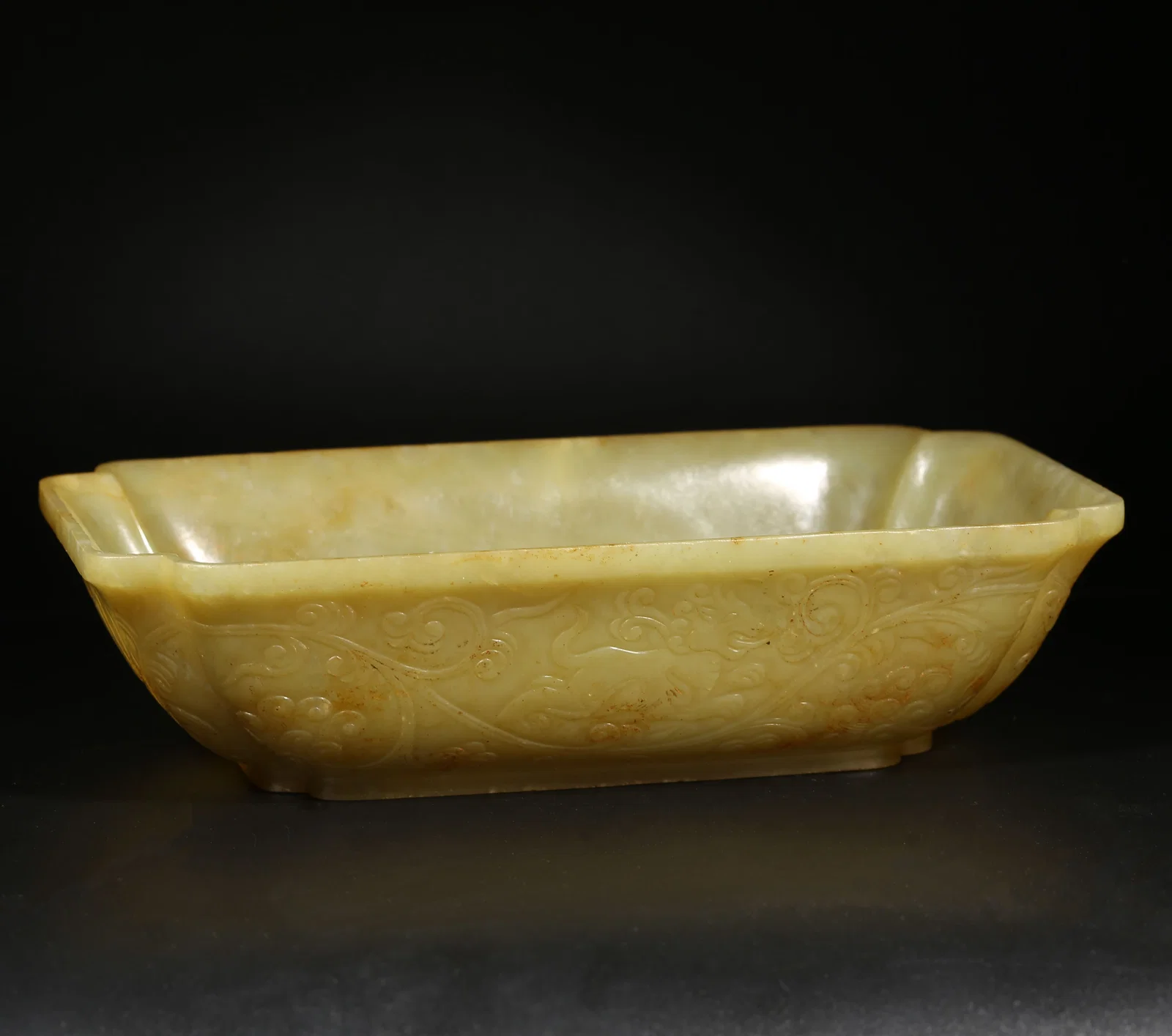 A ARCHAIC JADE AUSPICIOUS BEAST-PATTERN SQUARE-RIMMED WA-CORNER WASHER